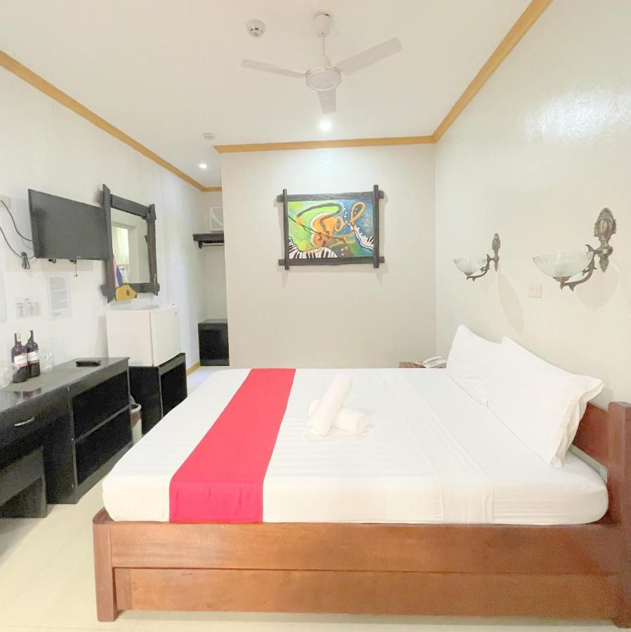 Reddoorz At New Casamila Hotel Palawan Puerto Princesa Buitenkant foto